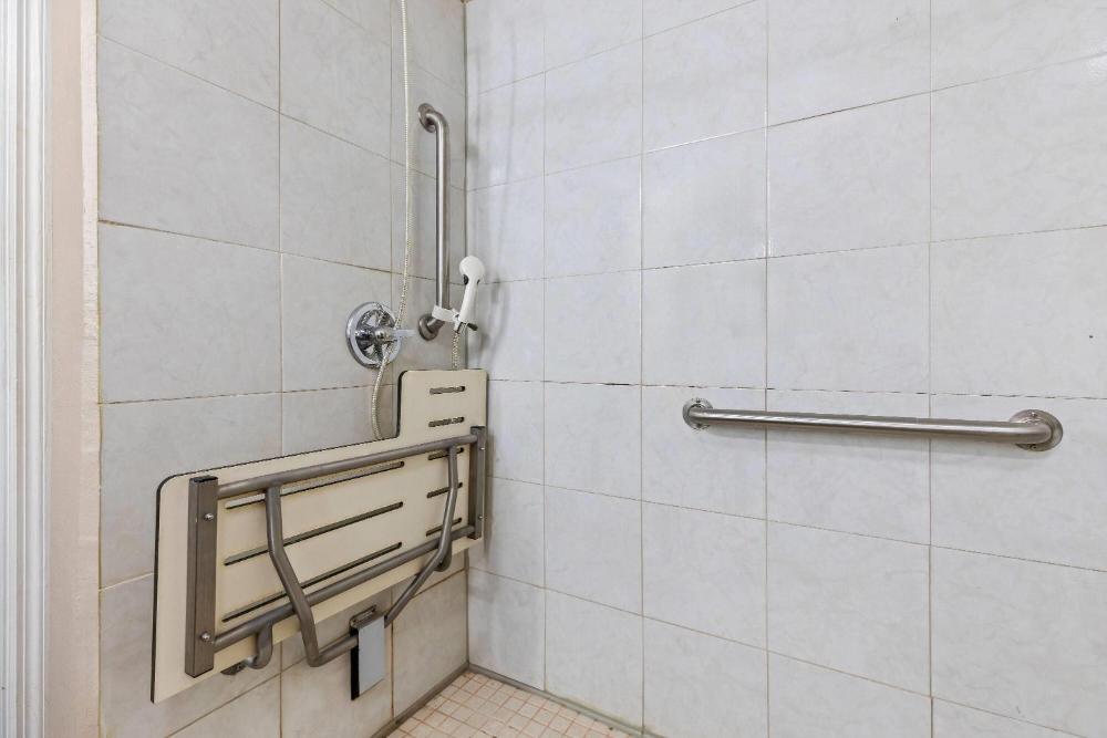 Double Room with Two Double Beds - Mobility Access/Non-Smoking interior
