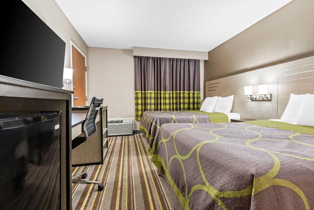 Queen Room with Two Queen Beds - Non-Smoking interior